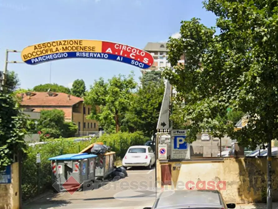 Immagine 1 di Box auto in vendita  in Via G. Verdi a Modena