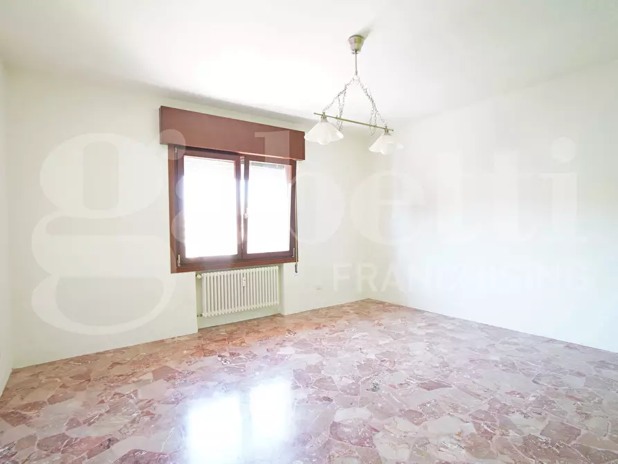Immagine 17 di Appartamento in vendita  in Via Tevere, . a Venezia