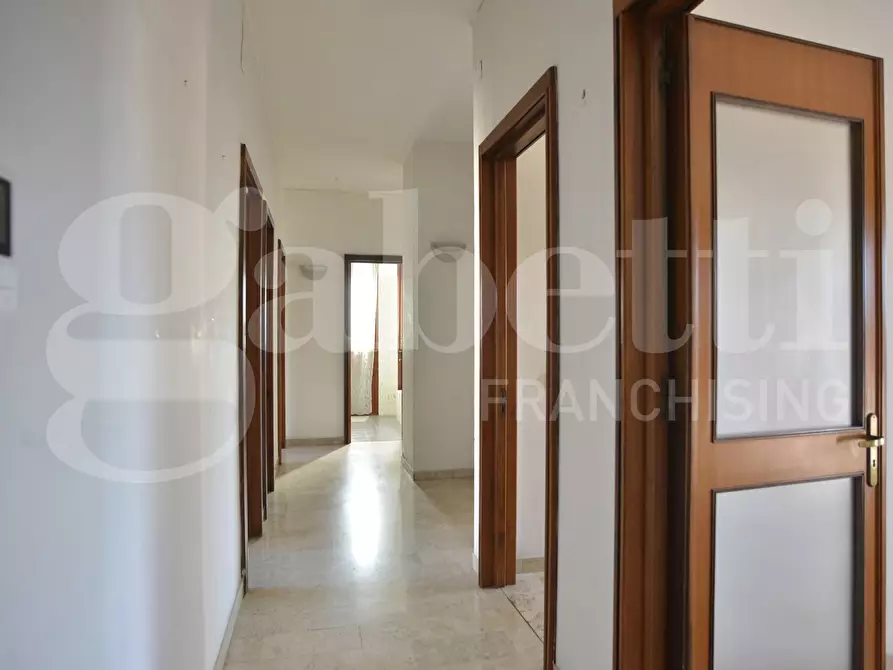 Immagine 14 di Appartamento in vendita  in Viale delle Repubblica, 60 a Bari