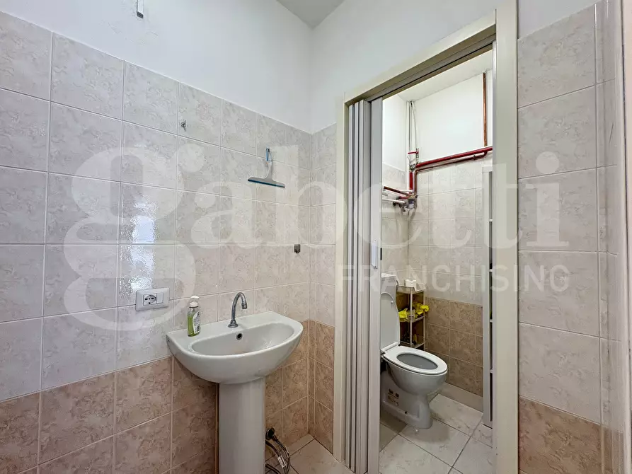 Immagine 10 di Negozio in vendita  in Via Roma, 104 a Sassari