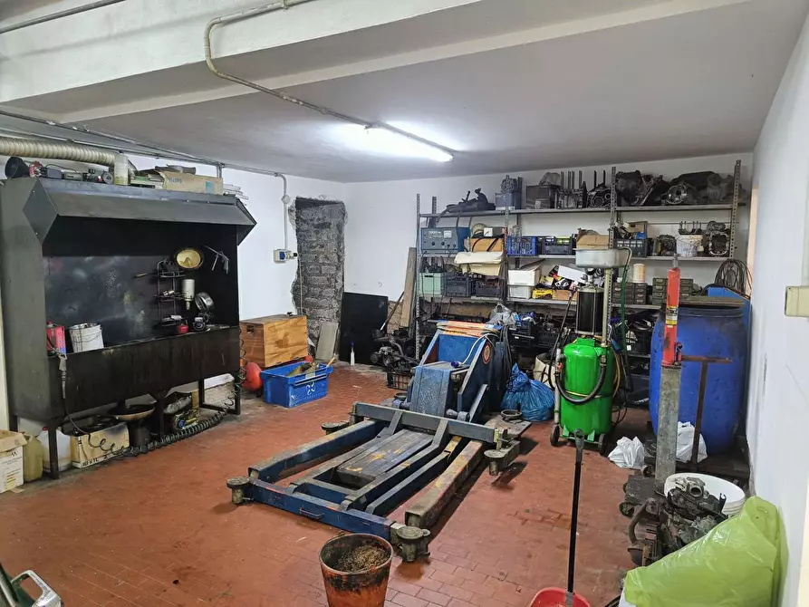 Immagine 3 di Laboratorio in vendita  in Via Silvestro Lega, 40 a Roma