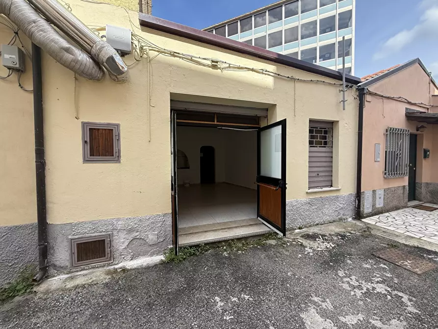 negozio in vendita a Catanzaro in zona Centro Città