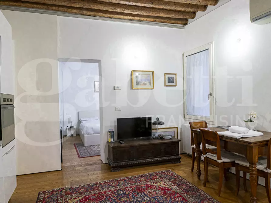 Immagine 5 di Appartamento in vendita  in Strada Nova, . a Venezia