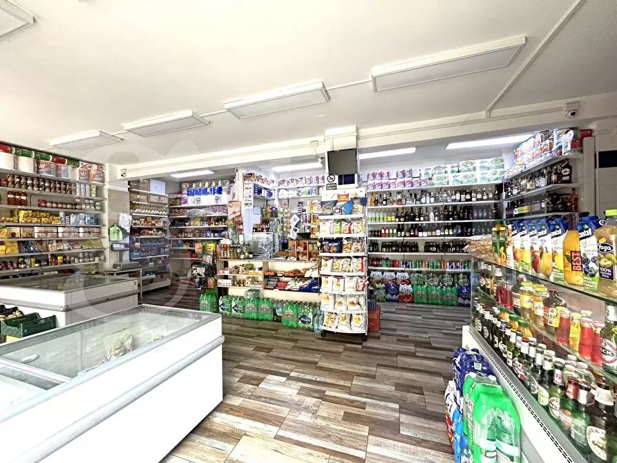 Immagine 8 di Attività commerciale in vendita  in Via Fonte Buono, 13/15 a Roma