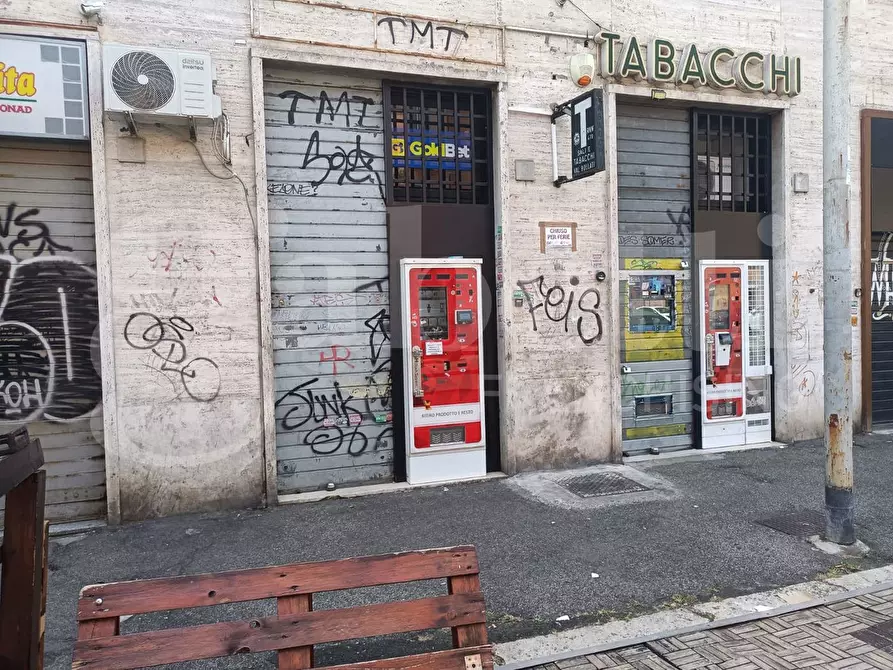 Immagine 4 di Attività commerciale in vendita  in Via Luigi Fincati, 4-6 a Roma
