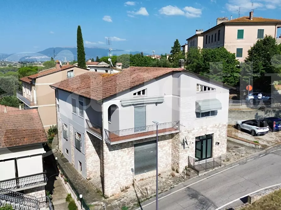 Immagine 46 di Casa bifamiliare in vendita  in Via MARIO ANGELONI, 1 a Torgiano
