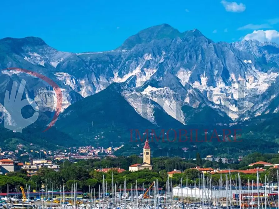 Immagine 11 di Ufficio in vendita  in Via Pelliccia, 2 a Carrara