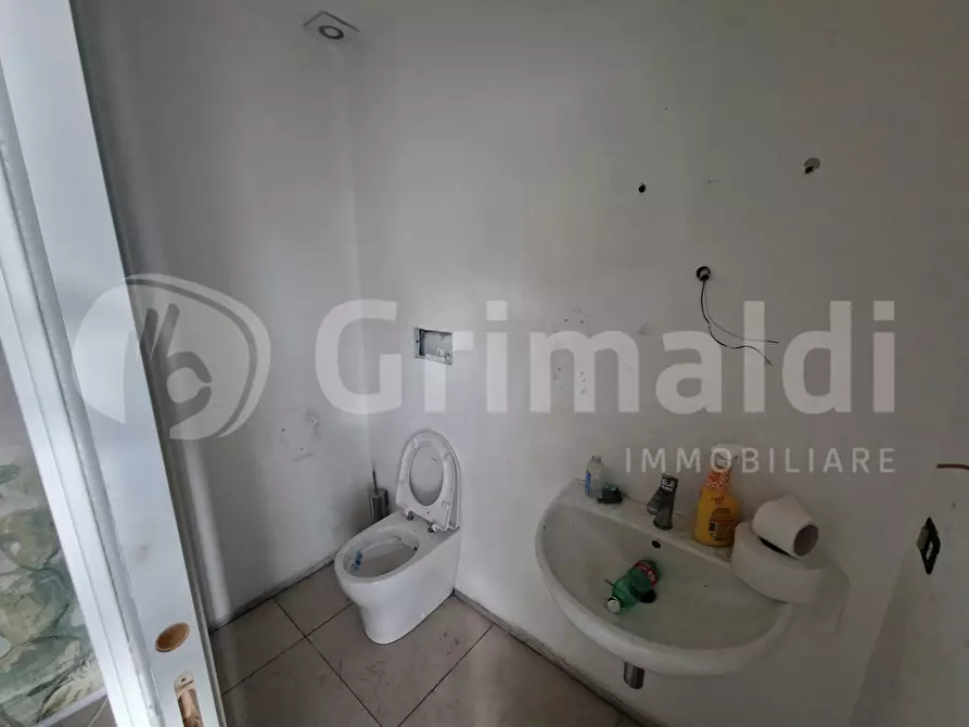 Immagine 15 di Negozio in affitto  in Via Garibaldi, 108 a Messina