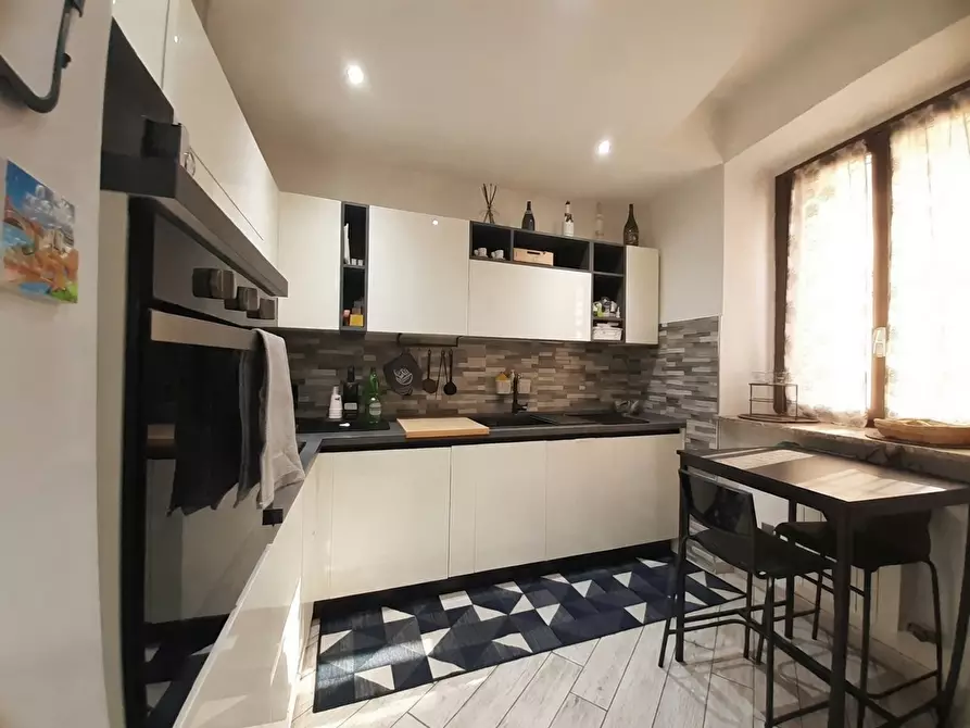 Immagine 5 di Appartamento in vendita  in Piazza 4 novembre, sc a Marnate