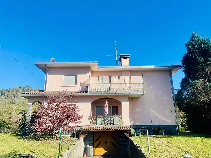 Immagine 2 di Villa in vendita  in Via roma, 83 a Castronno