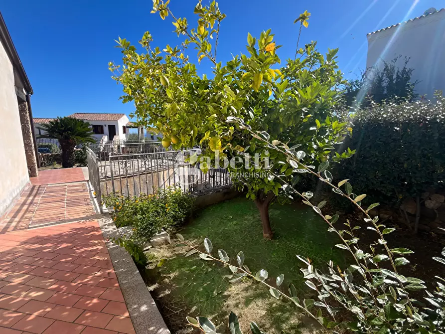 Immagine 38 di Villa in vendita  in Via Diomede, 13 a Budoni