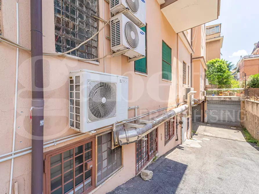 Immagine 6 di Laboratorio in vendita  in Via Busalla, 9 a Roma