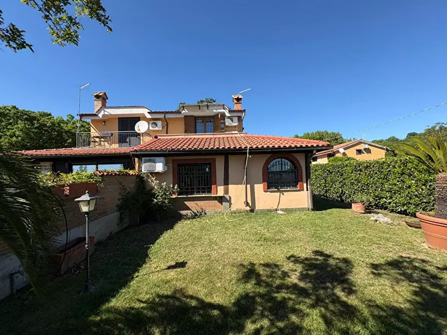 Immagine 4 di Casa bifamiliare in vendita  in Via Monte Fumaiolo a Trevignano Romano