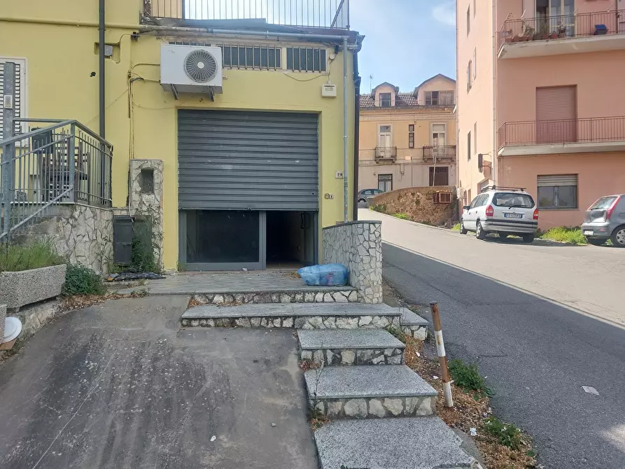 Immagine 3 di Negozio in vendita  in Via ANTONIO GENOVESI, 1 a Catanzaro