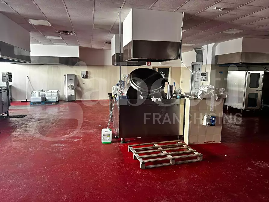 Immagine 19 di Capannone industriale in vendita  in Via Dei Calafati a Molfetta