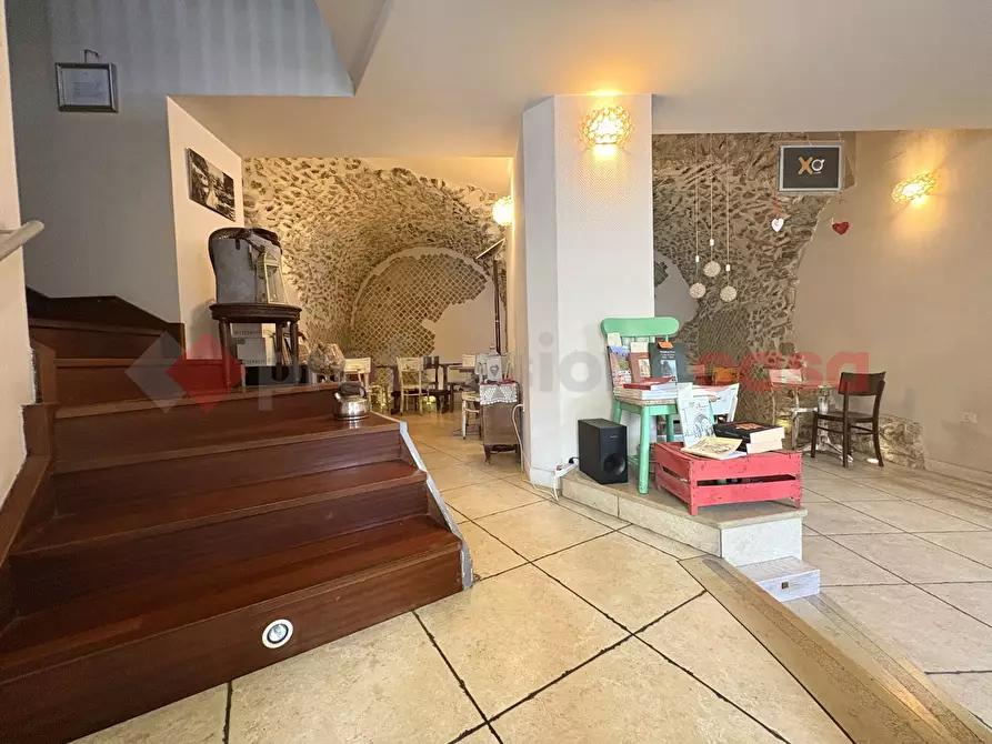 Immagine 18 di Negozio in vendita  in Piazza FONTANA VECCHIA, 8 a Terracina