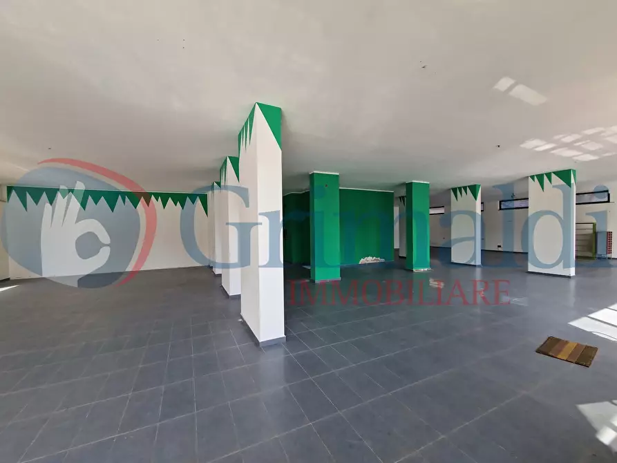 Immagine 10 di Negozio in vendita  in Via Adolfo Celi, 185 a Messina