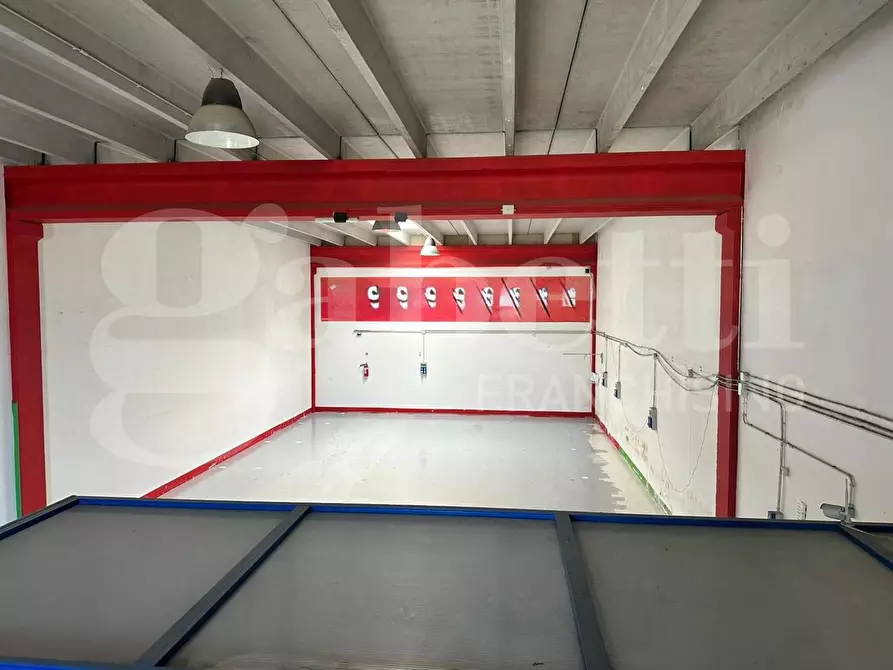 Immagine 15 di Capannone industriale in vendita  in Via Mauro ContÃ² a Bisceglie
