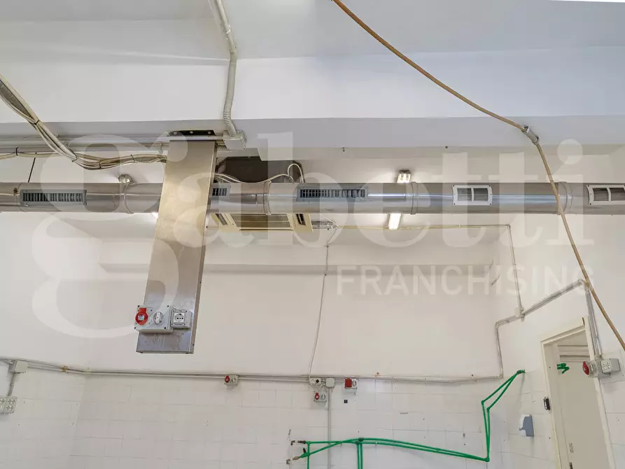 Immagine 12 di Laboratorio in vendita  in Via Busalla, 9 a Roma