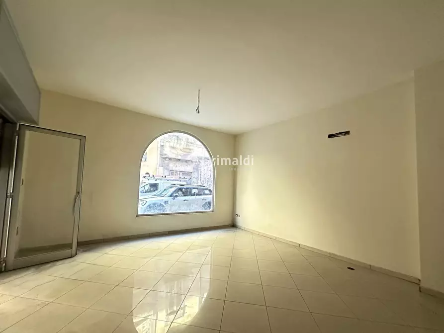 Immagine 5 di Negozio in vendita  in Via Del Pennino, 23 a Acerra