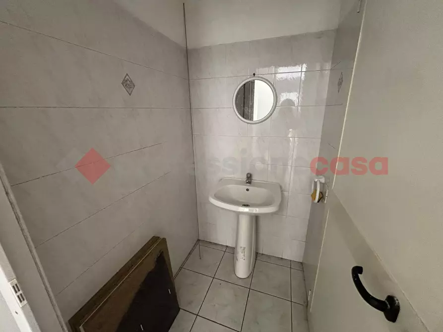 Immagine 5 di Negozio in affitto  in Via degli Arci, 31 a Anagni