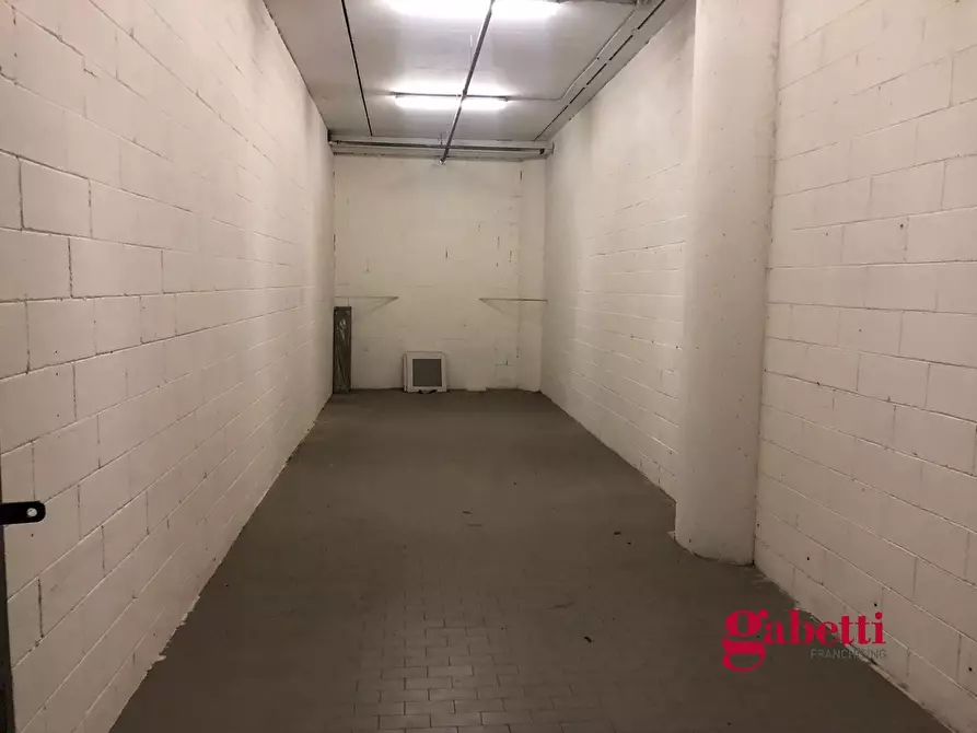 Immagine 15 di Negozio in affitto  in Via Mario Rigamonti, 100 a Roma