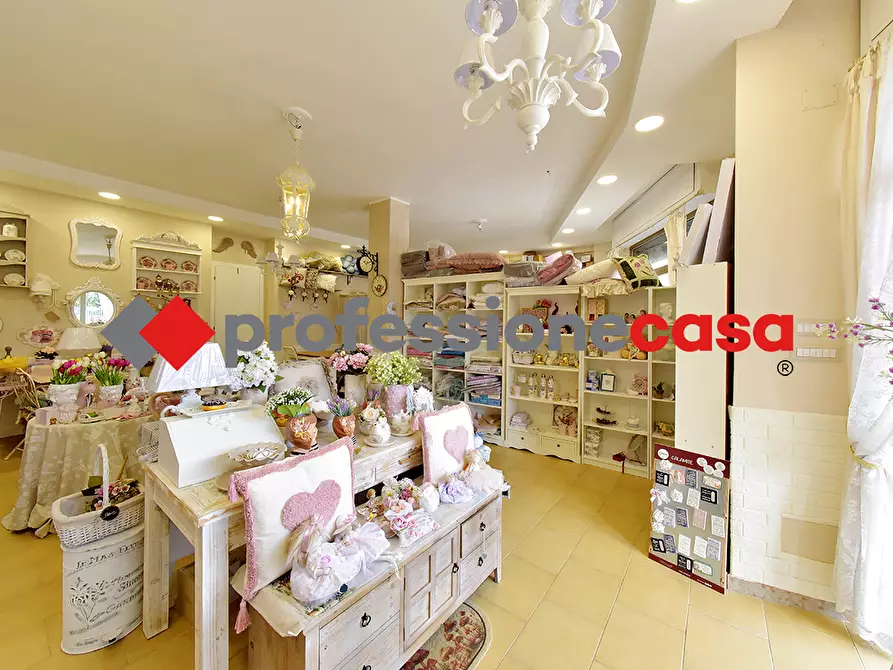 Immagine 6 di Negozio in vendita  in Via Madonna delle Grazie, 54 a San Prisco