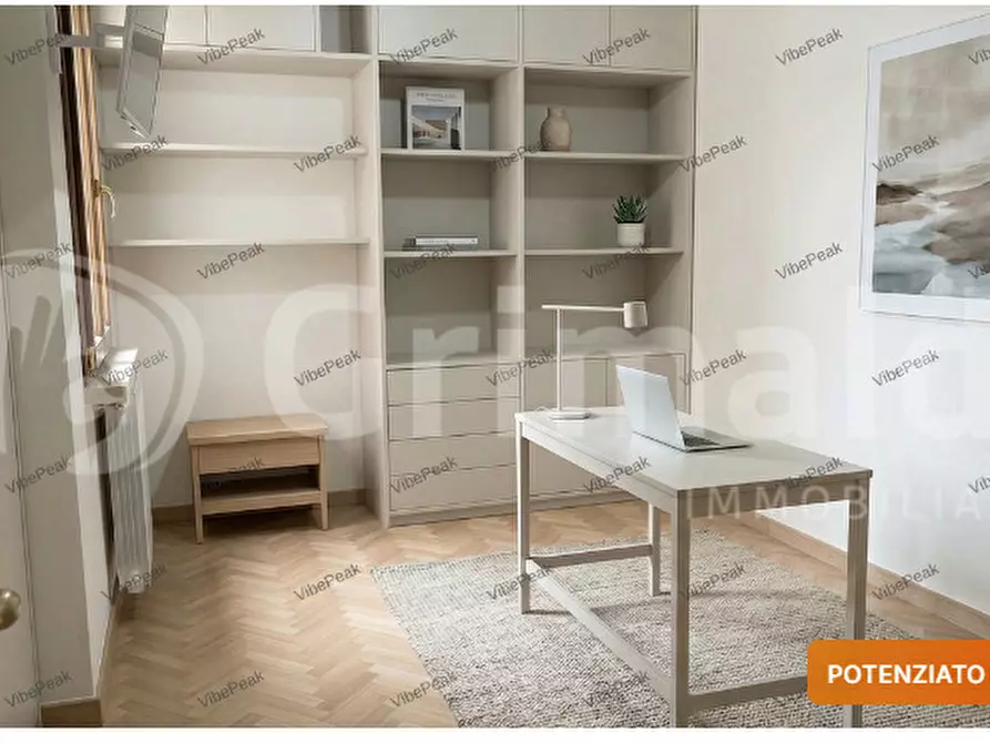 Immagine 8 di Appartamento in vendita  in Via Dei Rangoni, 56 a Roma