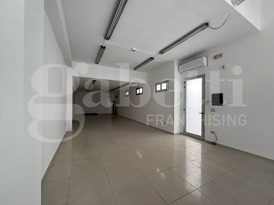 Immagine 2 di Negozio in affitto  in Via Garibaldi, 35 a Porto Cesareo