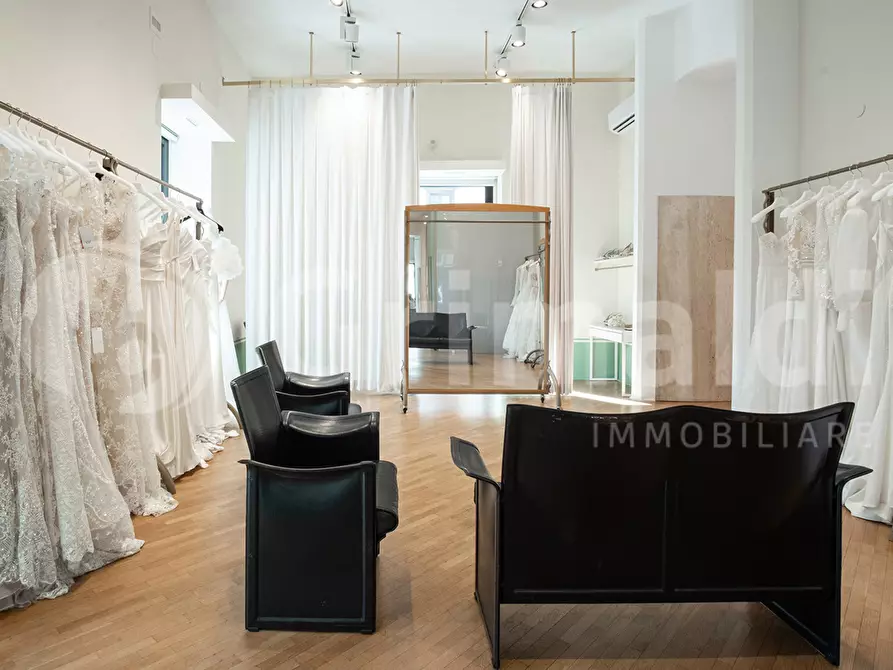 Immagine 1 di Negozio in vendita  in Piazza Annunziata, 12 a Marigliano