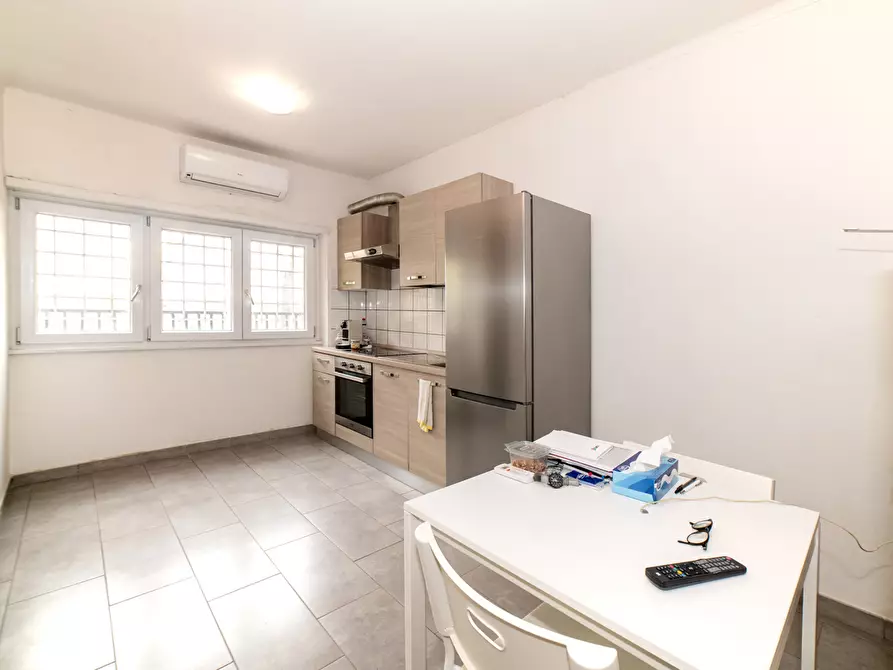 Immagine 12 di Appartamento in vendita  in Via Michelangelo Peroglio, 27 a Roma