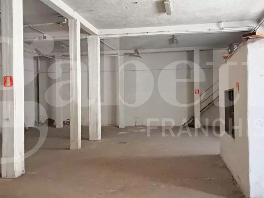 Immagine 10 di Magazzino in vendita  in Via Corigliano Calabro, 27 a Roma