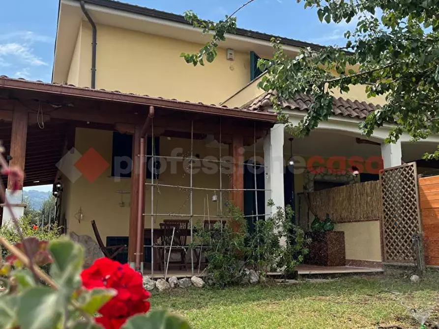 Immagine 2 di Casa bifamiliare in vendita  in Via Isole dei Ciclopi a Roma