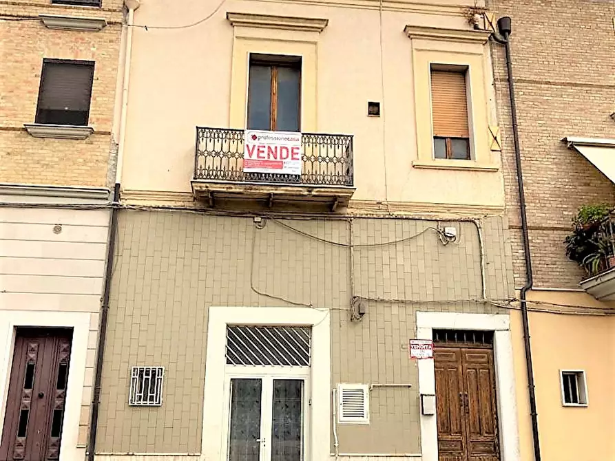 Immagine 1 di Casa indipendente in vendita  in Corso AMEDEO D'AOSTA a San Severo