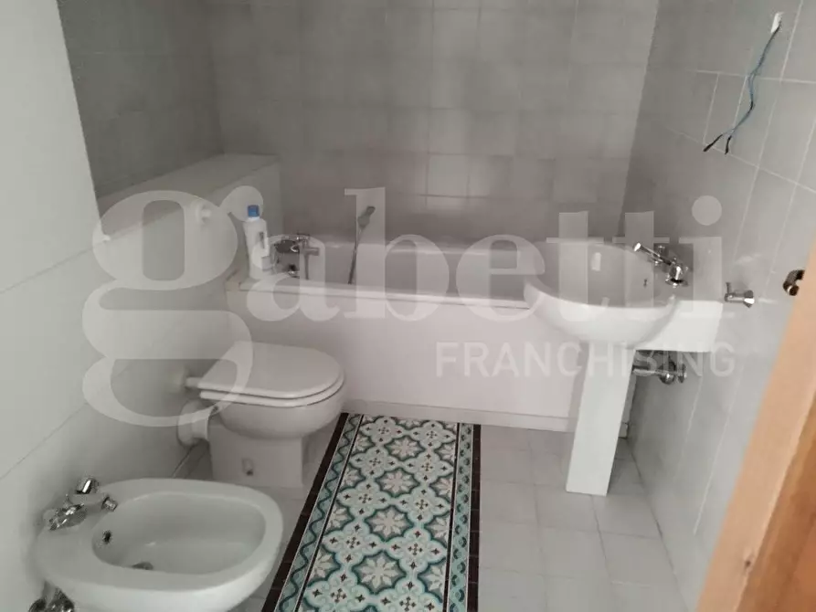 Immagine 10 di Appartamento in vendita  in Piazza SANDRO PERTINI, 5 a Taranto