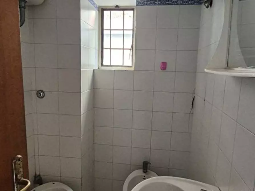 Immagine 24 di Negozio in affitto  in Piazza Ernesto Cesaro, 50 a Torre Annunziata