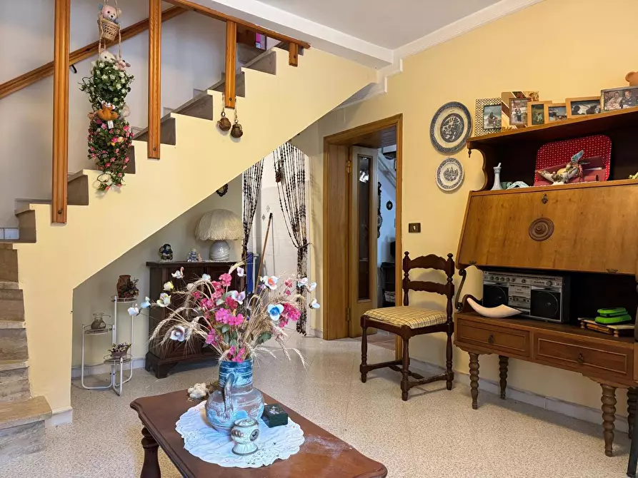 Immagine 3 di Appartamento in vendita  in Via Oberdan, 2 a Sorano