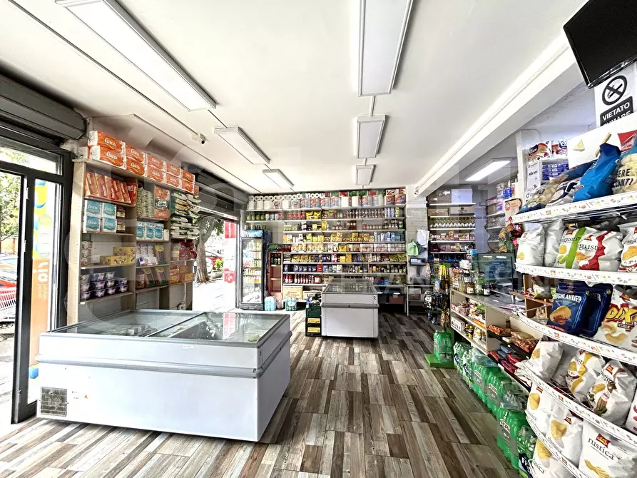 Immagine 11 di Attività commerciale in vendita  in Via Fonte Buono, 13/15 a Roma