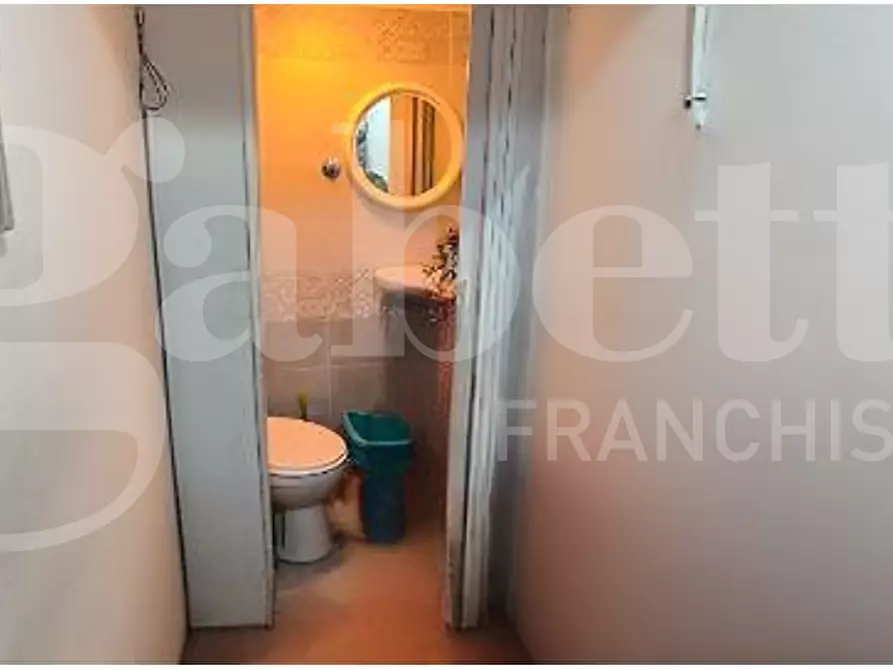 Immagine 9 di Negozio in vendita  in Via pietro giannone, 28 a Napoli