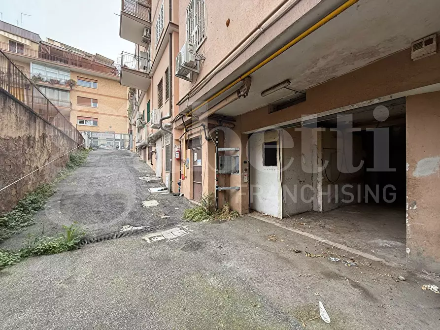 Immagine 5 di Laboratorio in vendita  in Via Busalla, 9 a Roma