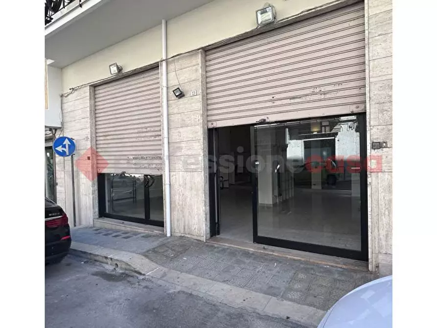 Immagine 1 di Negozio in vendita  in Via G. di Vittorio, 11/13 a Ostuni