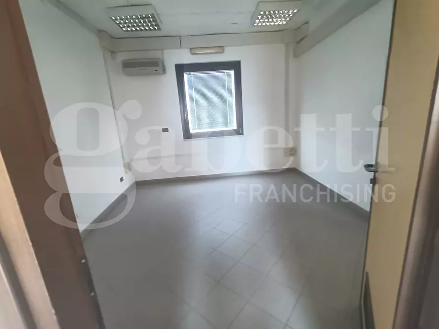 Immagine 11 di Ufficio in affitto  in Contrada BELLINO, SNC a Catanzaro