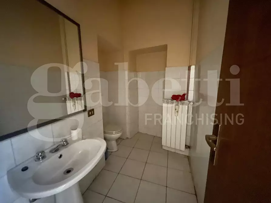 Immagine 13 di Negozio in vendita  in Via San Bernardino, snc a Erba