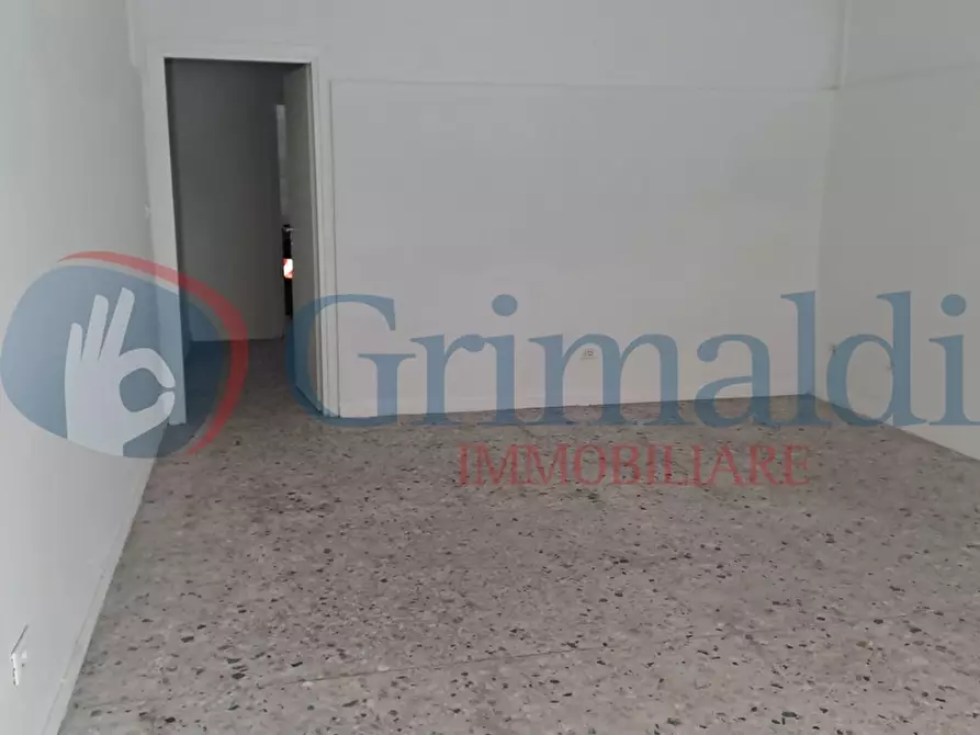 Immagine 3 di Negozio in vendita  in Via Cherubini a Livorno