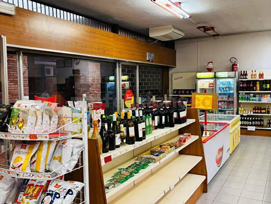 Immagine 2 di Negozio in vendita  in Via TORCICODA a Firenze