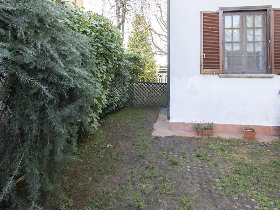 Immagine 38 di Villa in vendita  in Viale de Gasperi, 21 a Treviglio