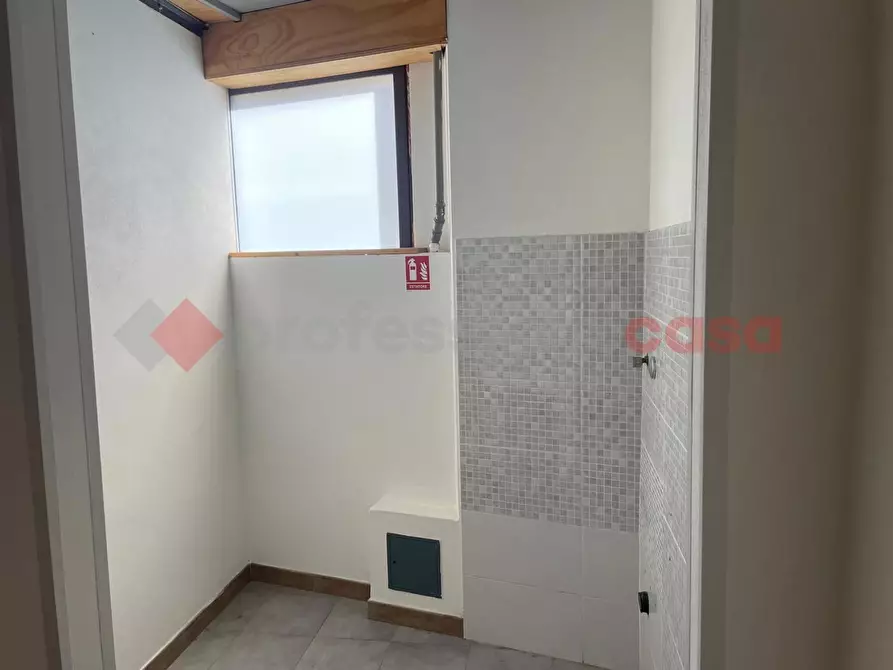 Immagine 10 di Negozio in affitto  in Via BALDESI a Firenze