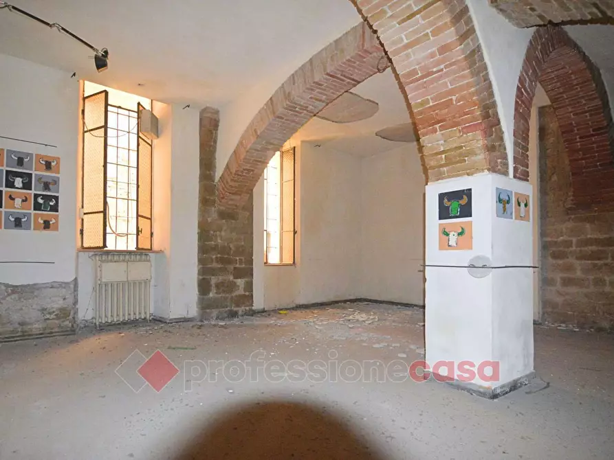 Immagine 9 di Negozio in vendita  in Via Guardabassi a Perugia