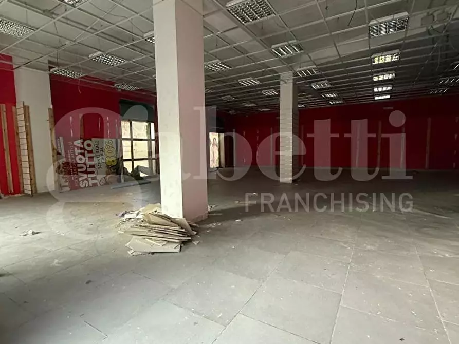 Immagine 6 di Negozio in affitto  in Piazza Riscatto a Frattamaggiore