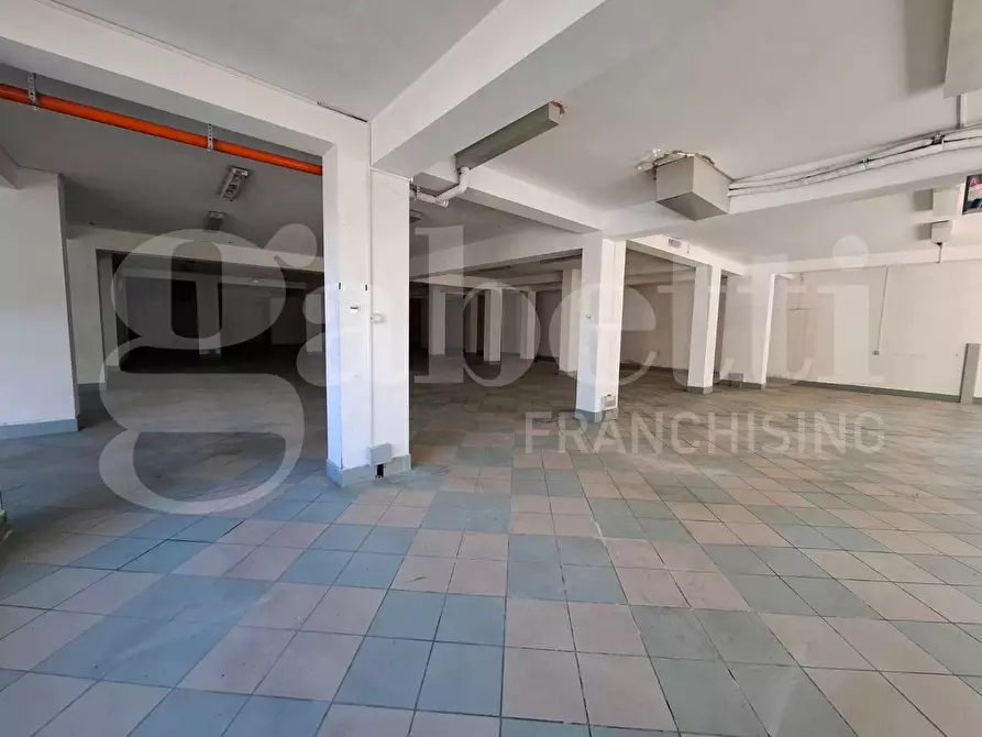 Immagine 15 di Negozio in affitto  in Via Zotone, 45 a Atina